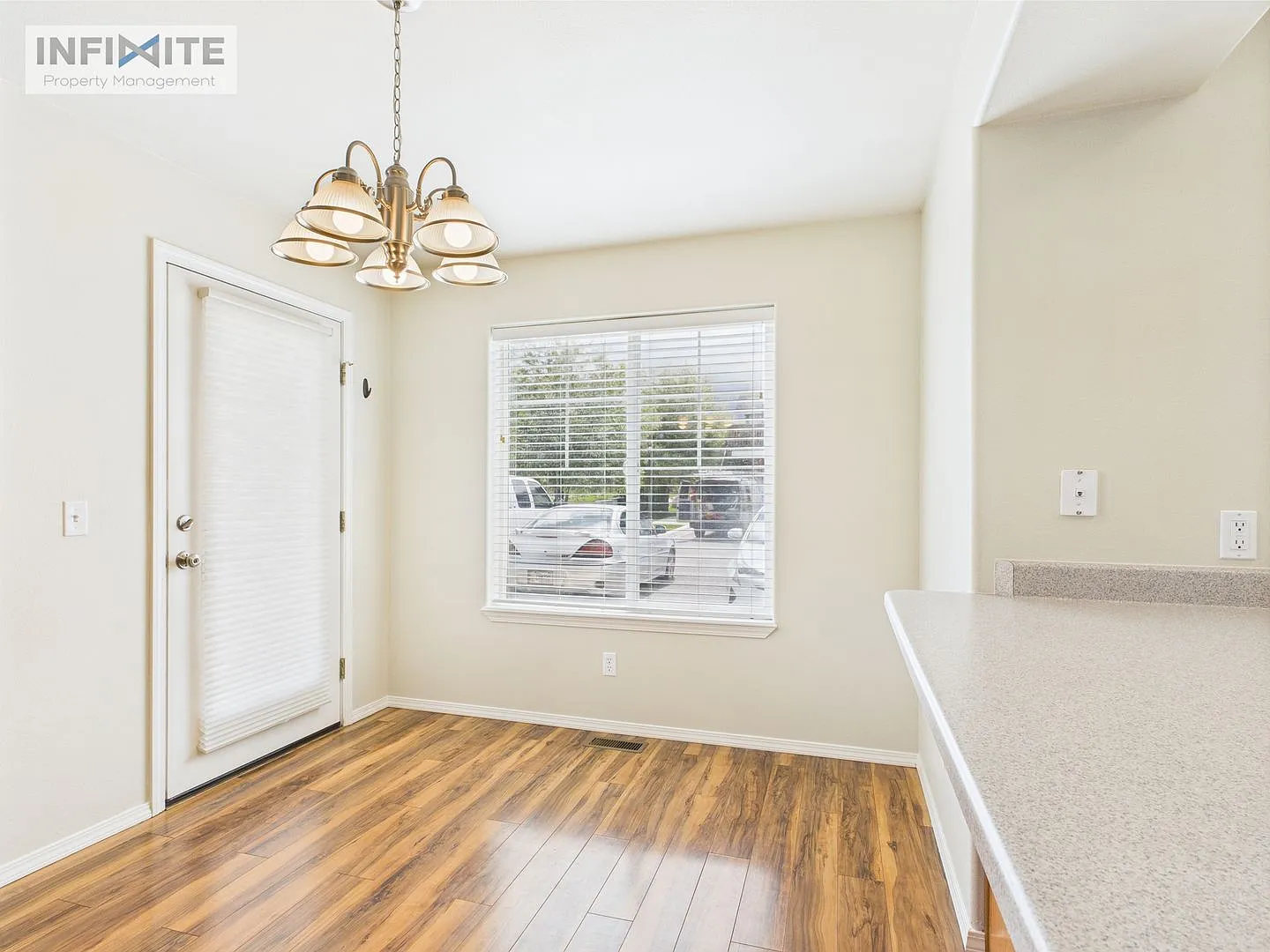 Bright & Spacious 3-Bedroom Apartment — Photo 4