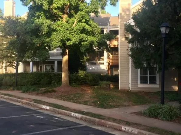 6005 Rosebud Ln APT 103, Centreville, VA 20121