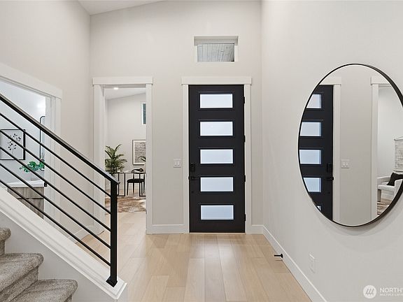 4th image of 719 Edmonds Way