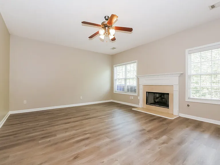 440 The Gables Dr — Photo 5
