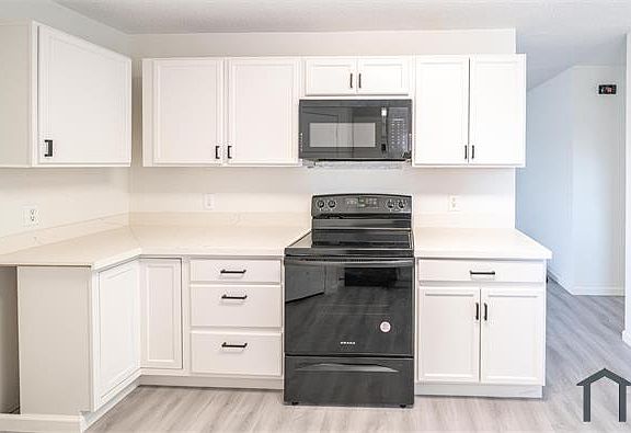 3rd image of 1302 Anglican Dr