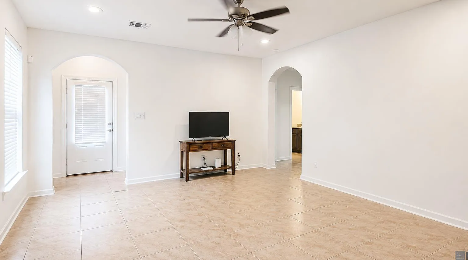 3 bed, 1653 sqft, $2,500 — Photo 2
