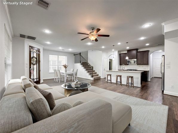 717 Via Lago, Webster, TX 77598