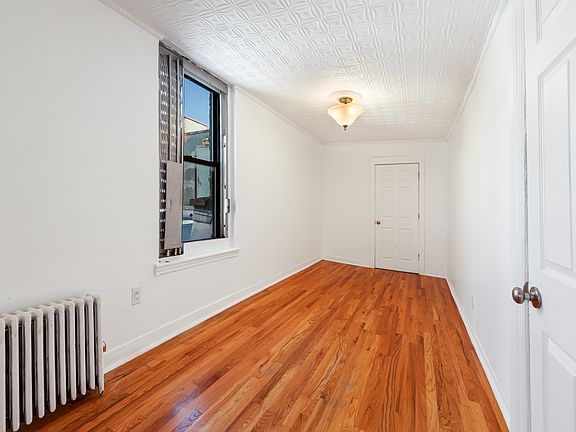 4th image of 241 Mulberry St APT 21