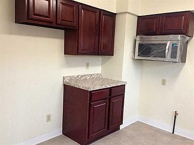4th image of 2713 Oakwood St
