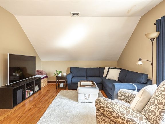 3rd image of 256 Maple St #3