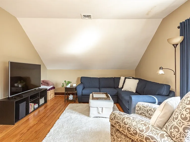 256 Maple St #3 — Photo 3