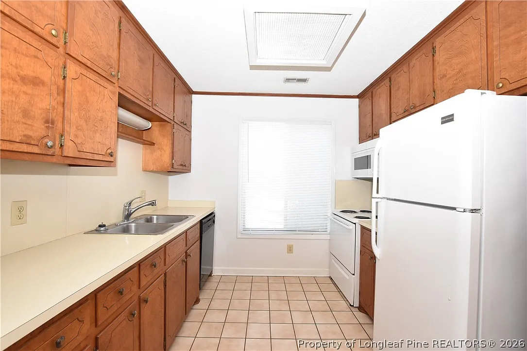 2 bed, 1.5 bath, 1134 sqft, $1,265 — Photo 2