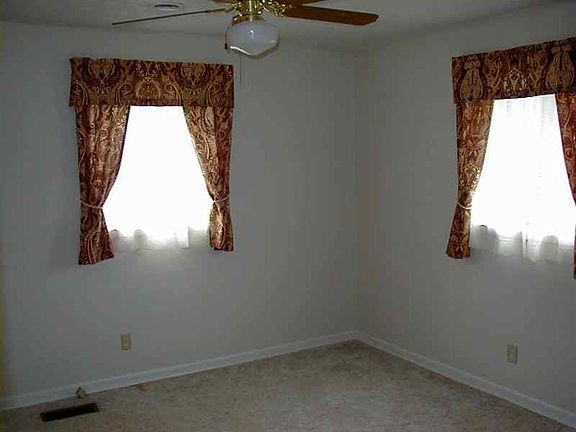 5th image of 355 Rose Hill Dr