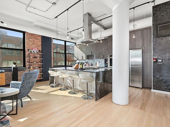 2nd image of 812 W Van Buren St APT 5A