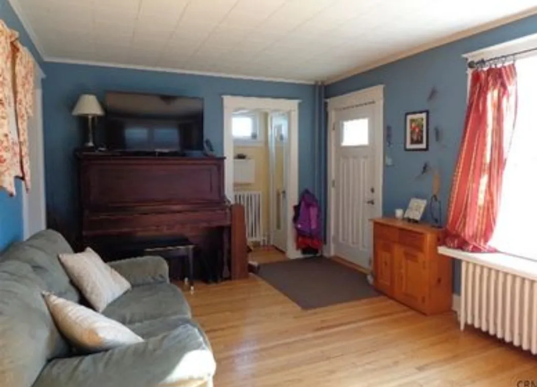 74 Van Schoick Ave — Photo 4
