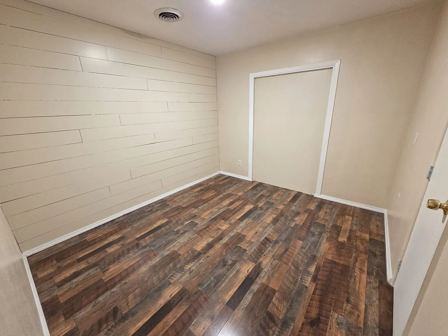 4 bed, 2285 sqft, $2,000 — Photo 4