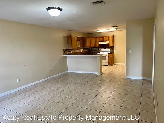 2nd image of 424 Vieux Orleans Cir #C