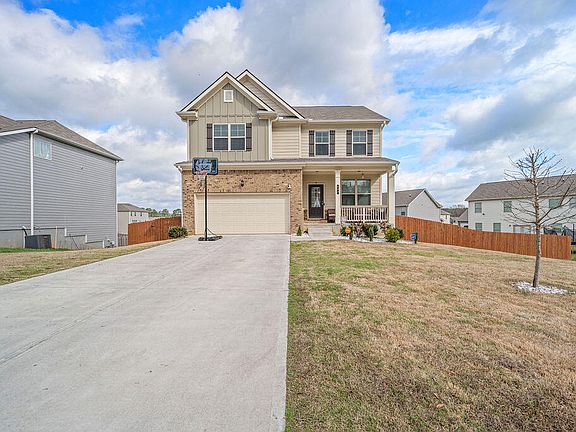 4th image of 403 McGinnis Cir