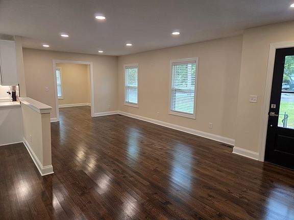 4th image of 501 Farmington Woods Dr