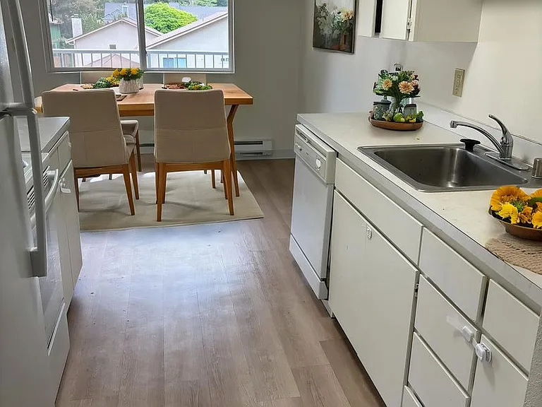 Willowbrook Apartments — Photo 14