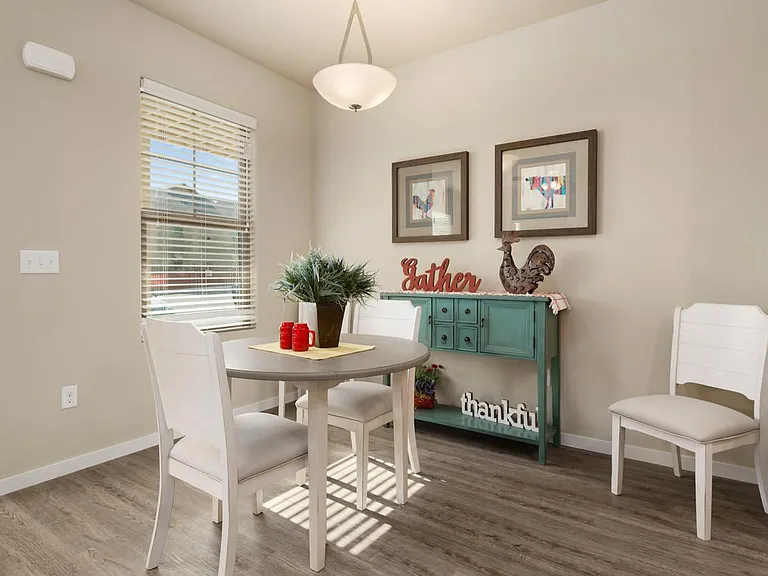 K-Ten Place Apartments — Photo 7