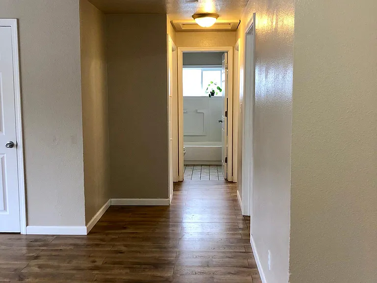 1544 Olympic Ave — Photo 10