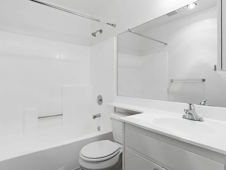 Villa Temecula Apartments — Photo 8