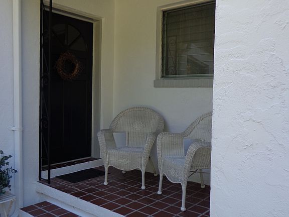 Greeting porch
