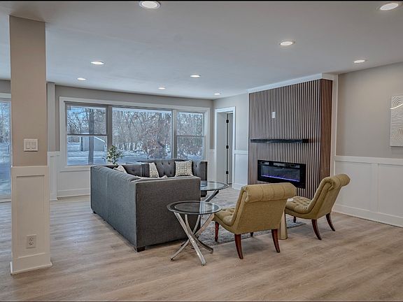 4th image of 20319 Harding Ave