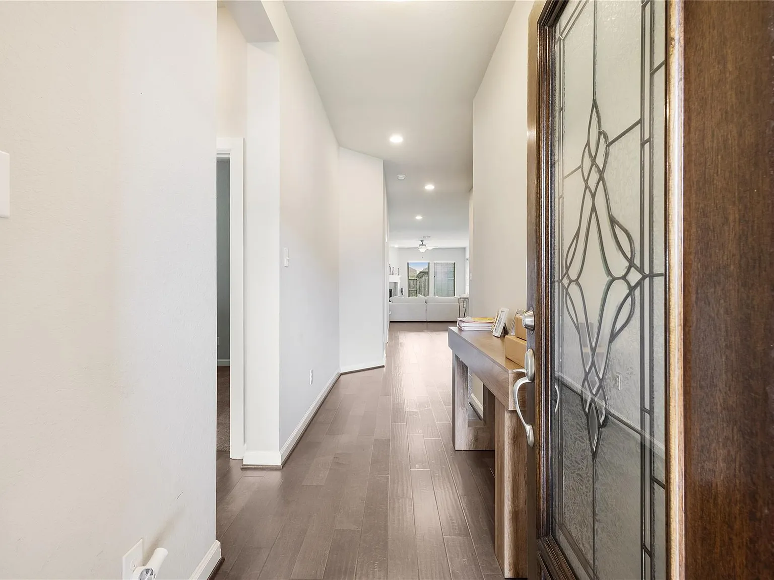 3 bed, 2.0 bath, 2320 sqft, $3,000 — Photo 2