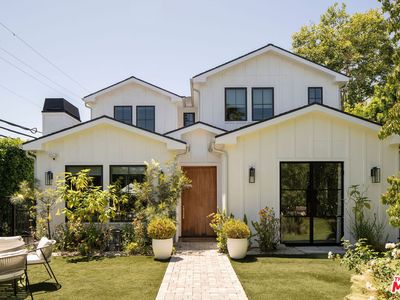 5651 Clinton St, Los Angeles, CA, 90004