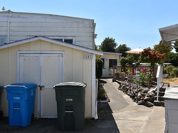 3rd image of 141 Sequoia Circle