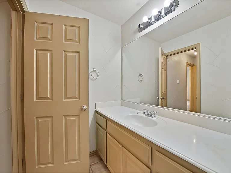 2245 Homestead Ln — Photo 4