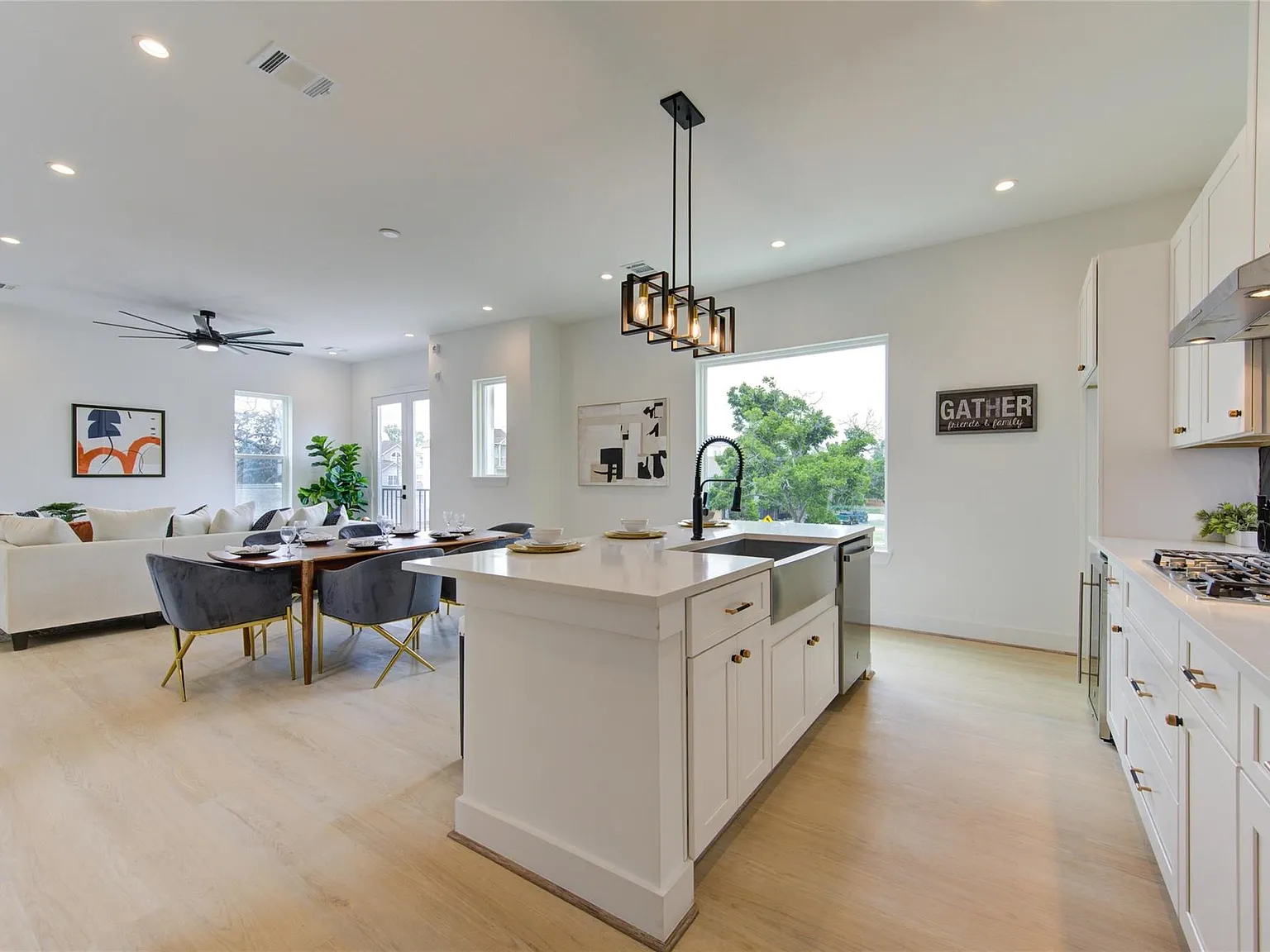 3 bed, 3.5 bath, 1994 sqft, $3,499 — Photo 3