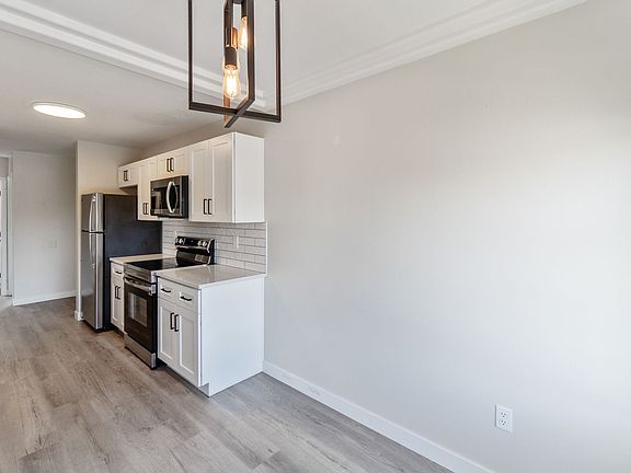 5th image of 1924 N Crestline St Unit 5