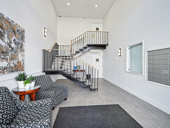 Building 1000 - Lobby