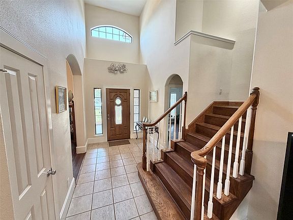 2nd image of 1113 Enchanted Oaks Dr