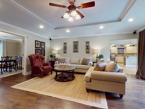 5th image of 4550 Gladys Ave