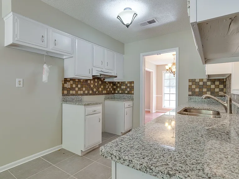 6258 Ridge Manor Dr — Photo 5