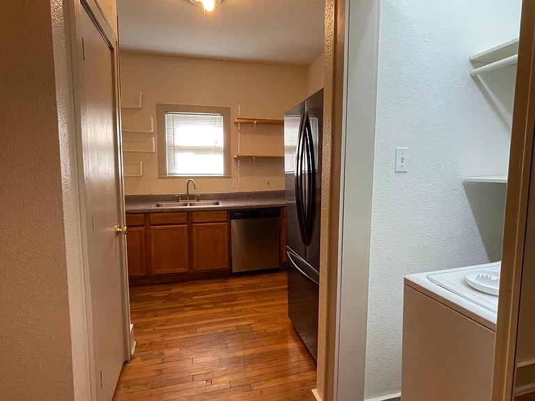 713 E Elmira St — Photo 10