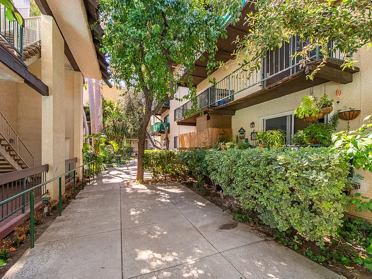 5460 White Oak Ave #B309 — Photo 9