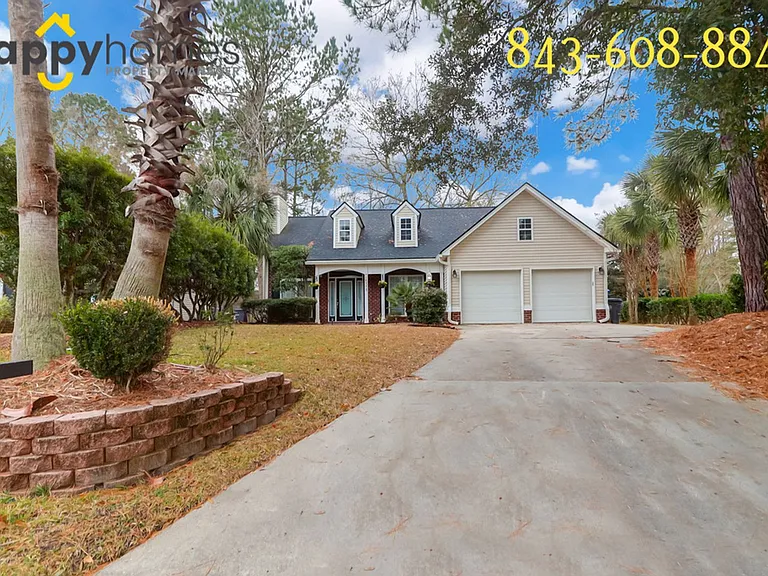 7896 Sabalridge Dr — Photo 2