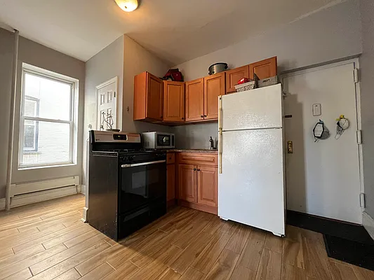 Rented by Reubel Group LLC | media 7