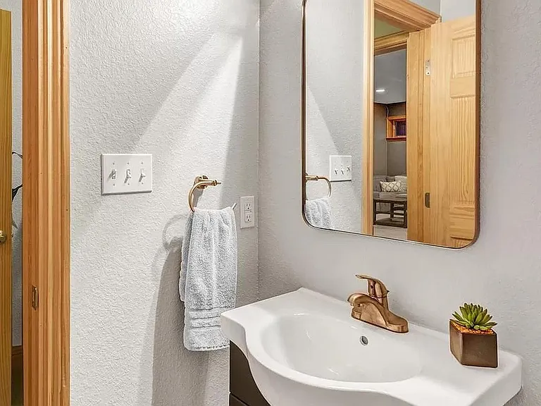 1547 N Emerson St — Photo 17
