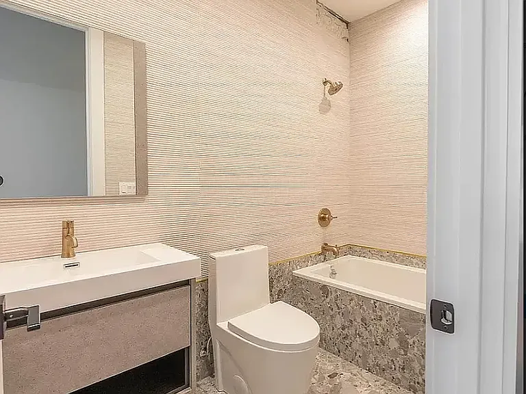 51 Ten Eyck St #3R — Photo 8