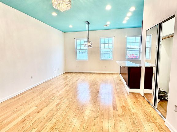 4th image of 606 Kennedy Blvd #1