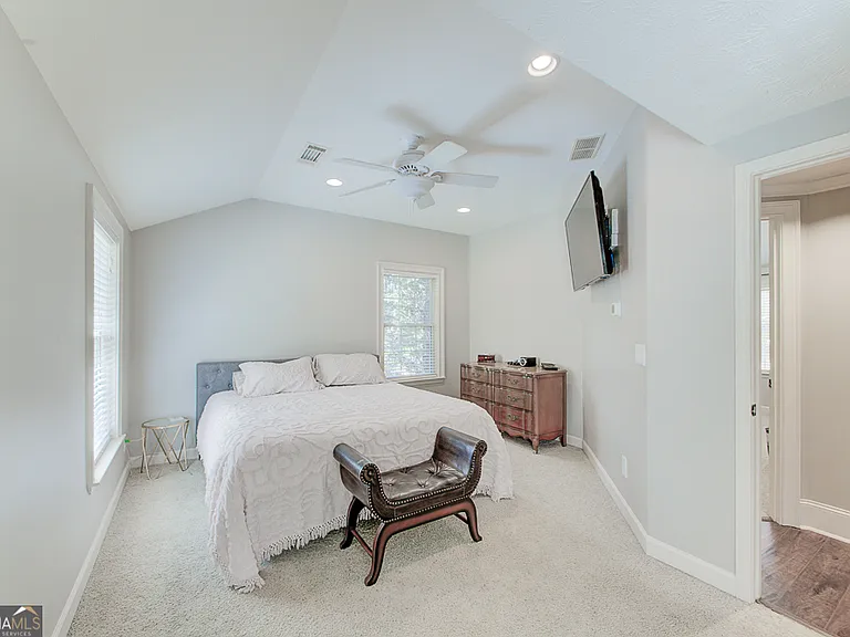209 Cedar Dr — Photo 12
