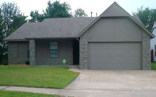 1st image of 1000 N Cypress Ave