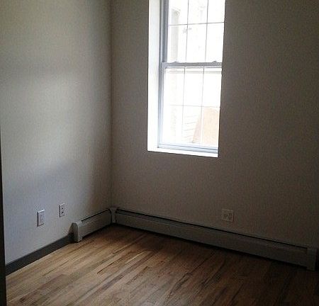 3rd image of 485 Dekalb Ave #1