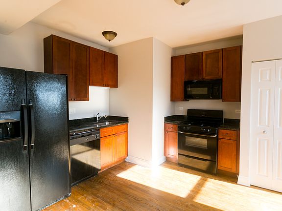 2nd image of 6500 N Claremont Ave APT 4W