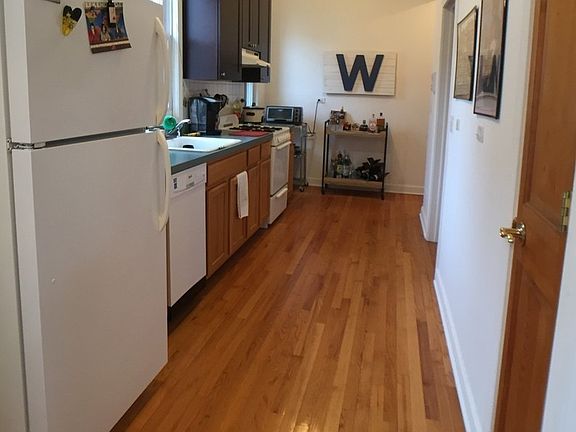 3rd image of 3221 N Wilton Ave #3