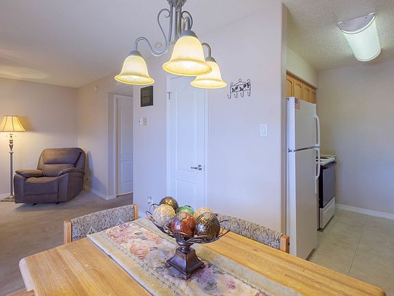 3rd image of 4601 Carlisle Blvd NE APT D4