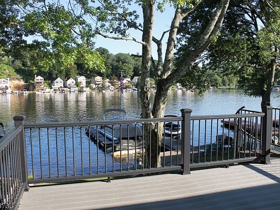 3rd image of 28 Benedict Dr