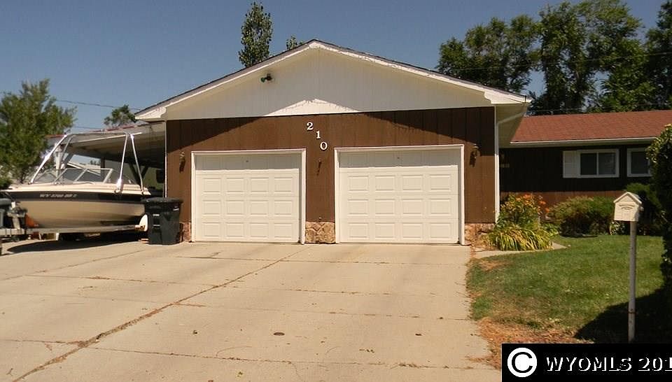 1st image of 210 Mesquite Cir